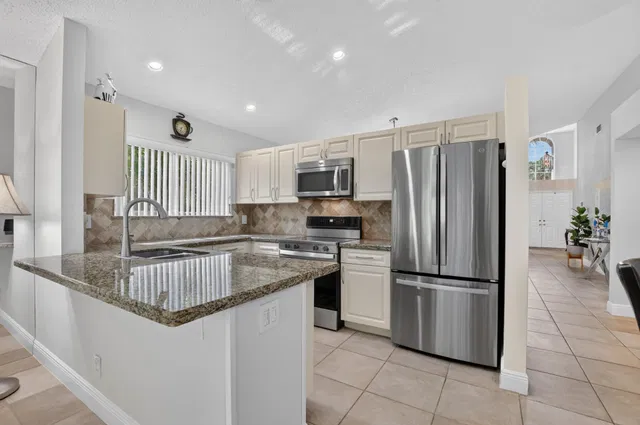  Residence photo 11