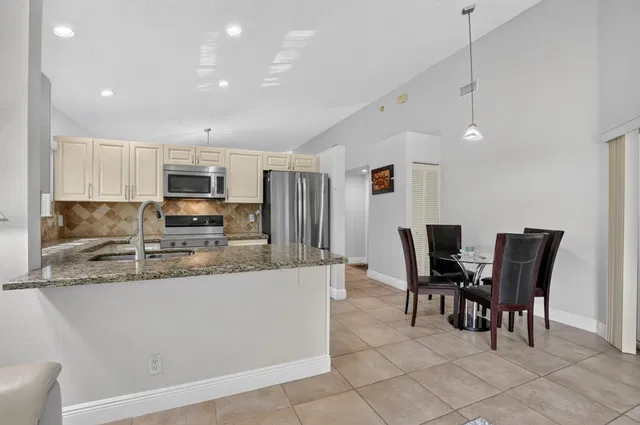  Residence photo 14