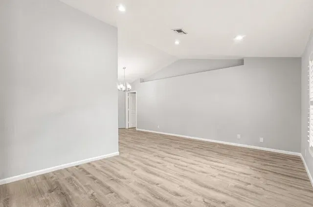  Residence photo 15