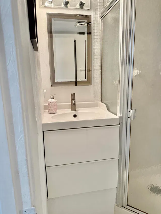 Unit 102 photo 8