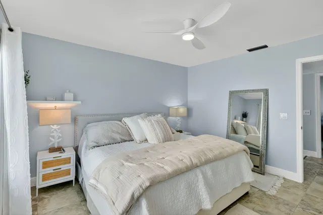 Unit 129 photo 10