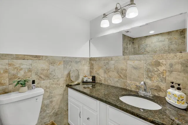 Unit 129 photo 12