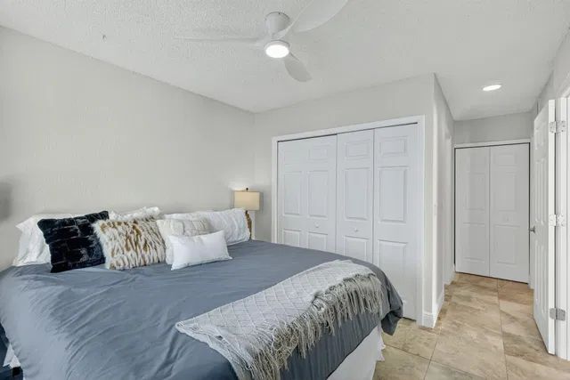 Unit 129 photo 14