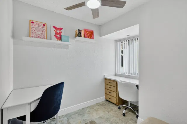 Unit 129 photo 15