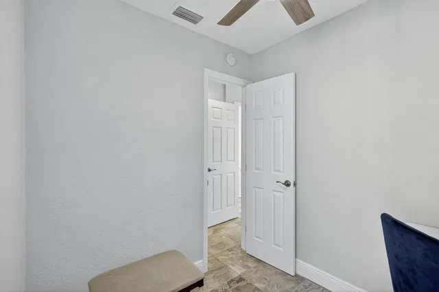 Unit 129 photo 16