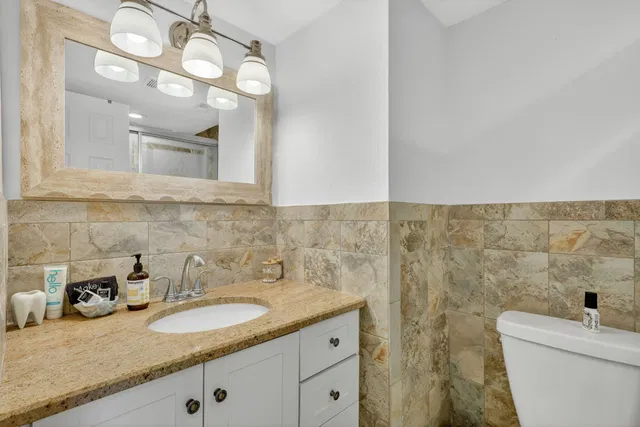 Unit 129 photo 17