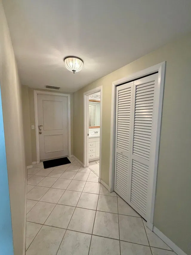 Singer Island Residence photo 12