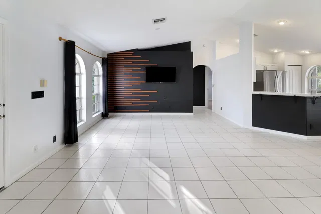  Residence photo 9
