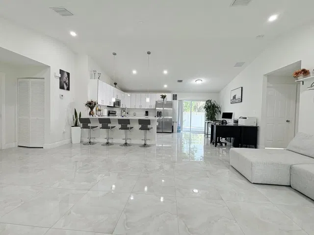  Residence photo 24