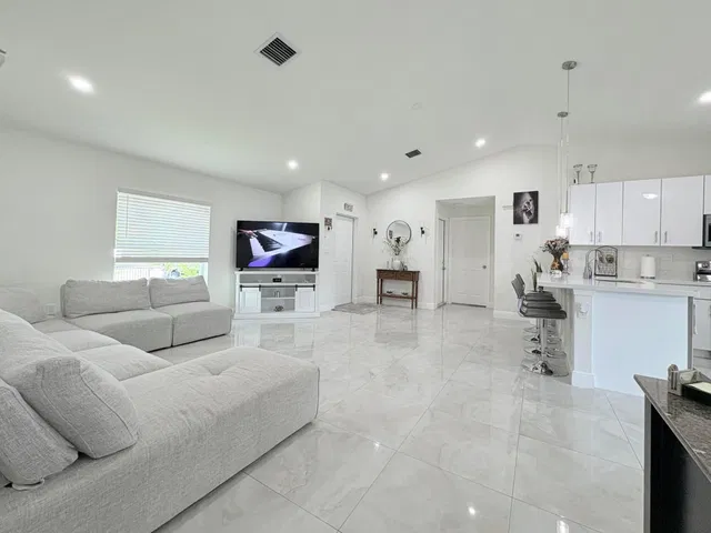  Residence photo 26
