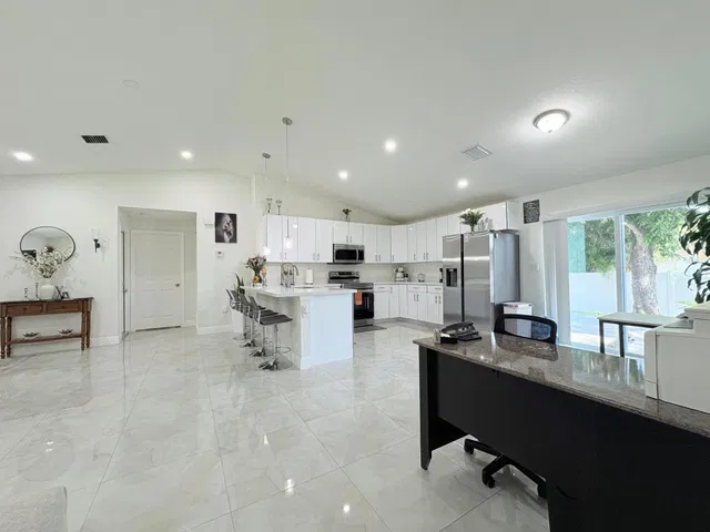  Residence photo 27