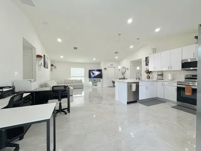  Residence photo 34