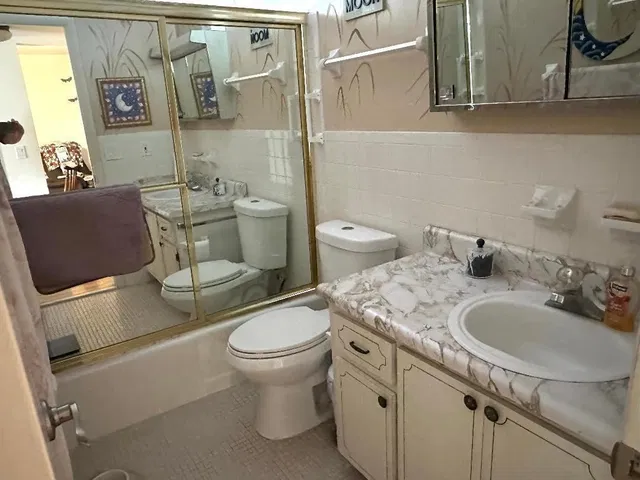  Unit B8 photo 16