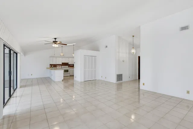  Residence photo 4