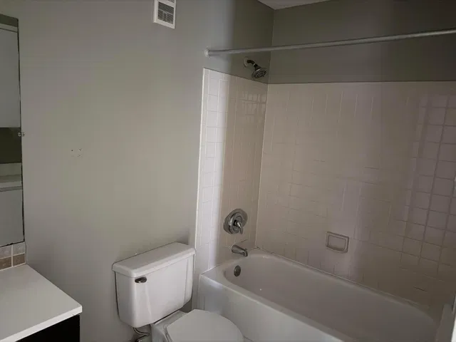 Unit 17 photo 10