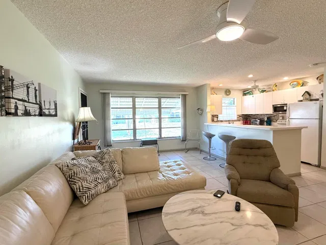  Unit B photo 4