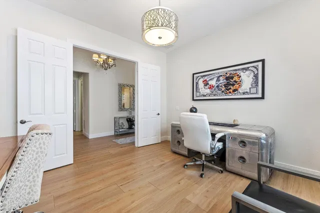  Residence photo 50