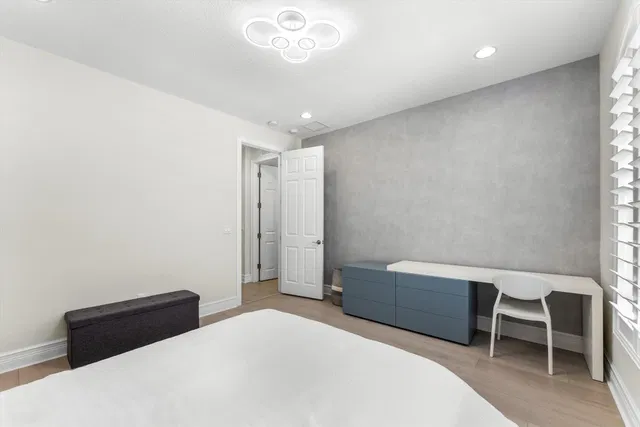 Residence photo 64