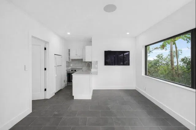  Residence photo 4