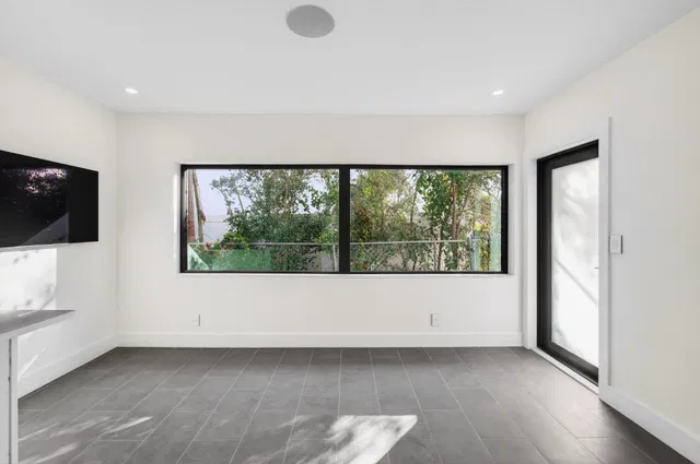  Residence photo 5