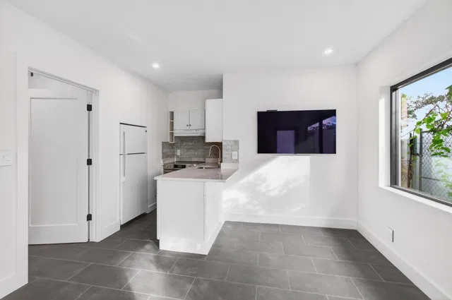  Residence photo 8