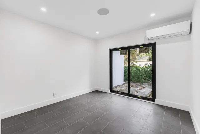  Residence photo 9