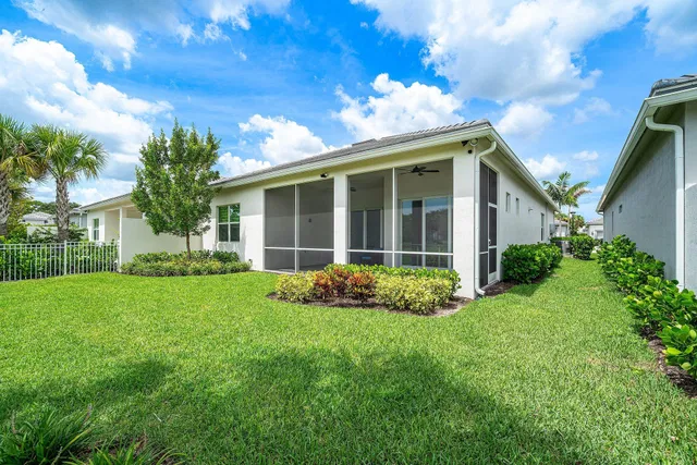  Residence photo 9