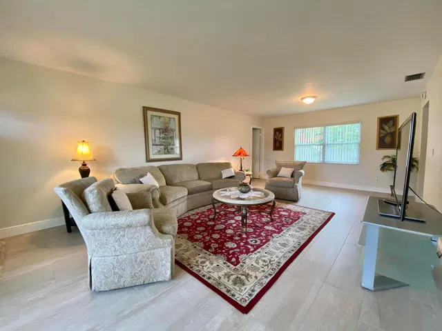 Residence photo 2