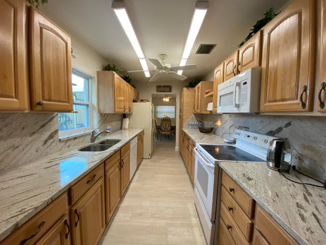 Residence photo 3