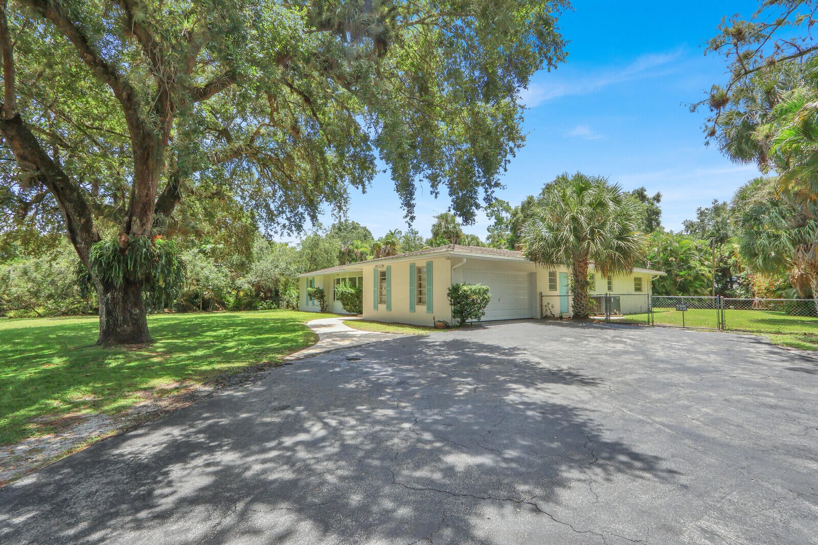 Residence photo 3