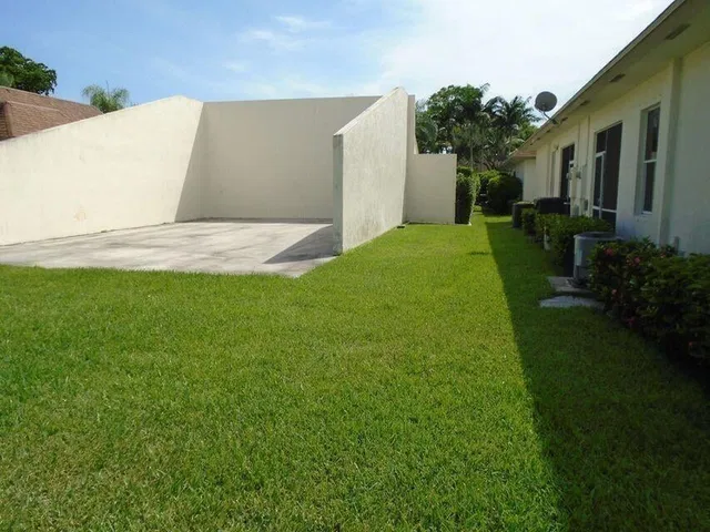 Unit 10B photo 29