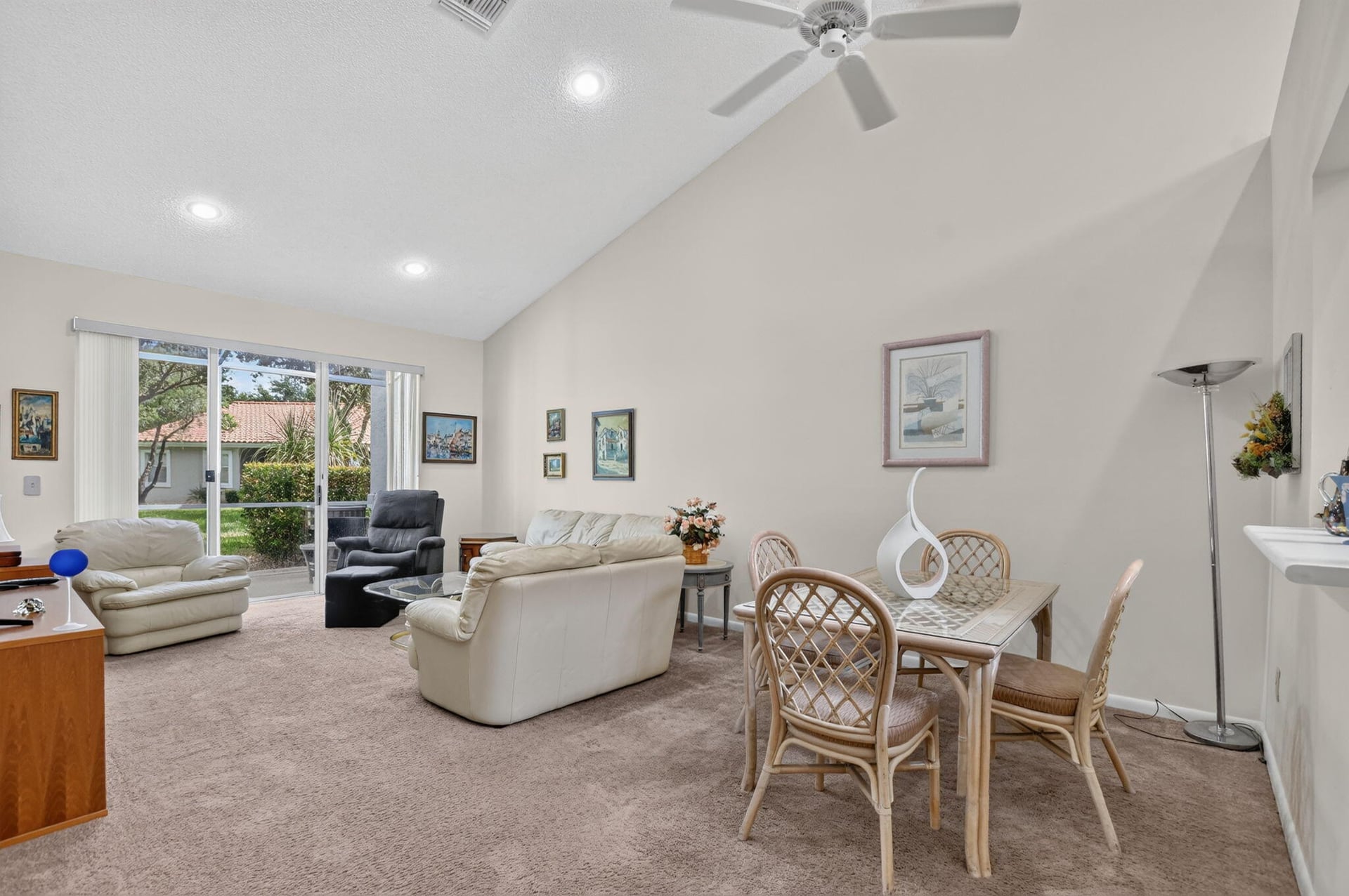 Residence photo 2