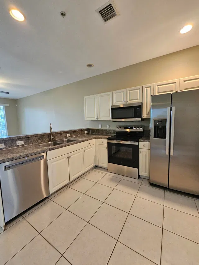  Residence photo 4