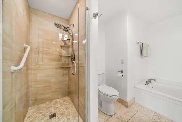  Unit 418 photo 16