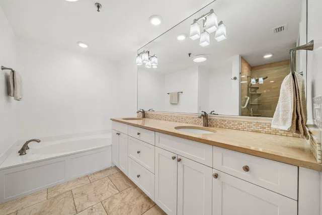  Unit 418 photo 17
