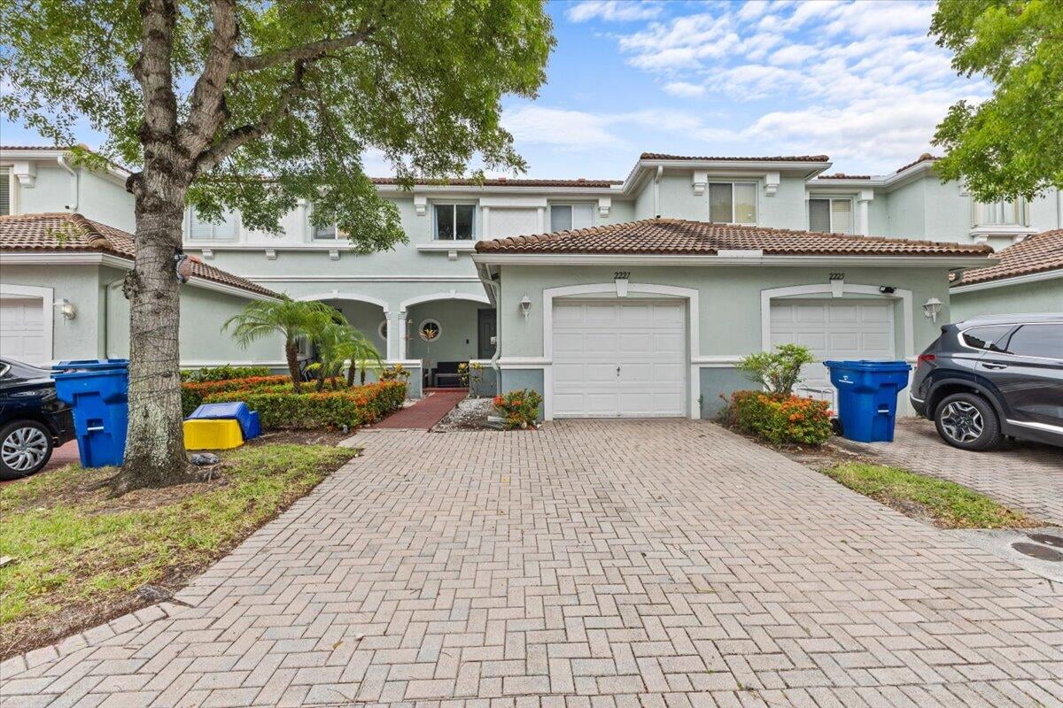 Residence photo 3
