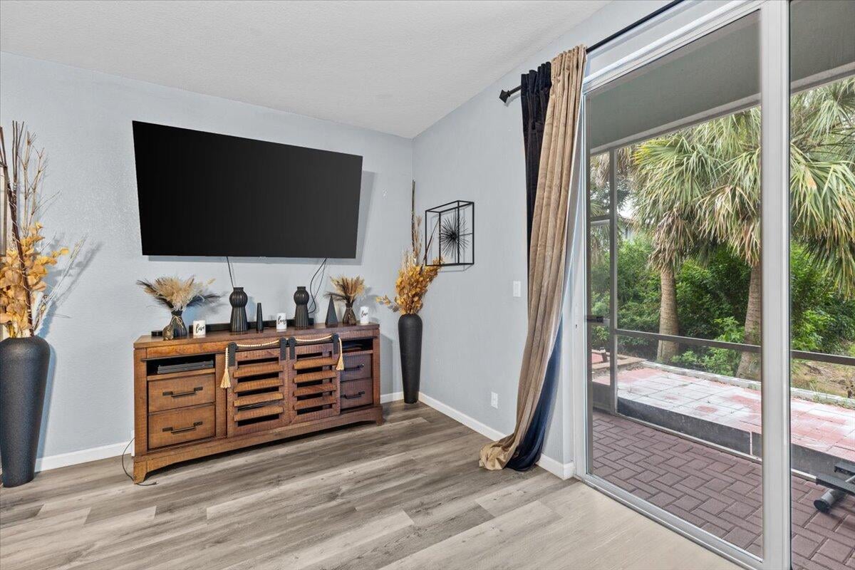 Residence photo 17