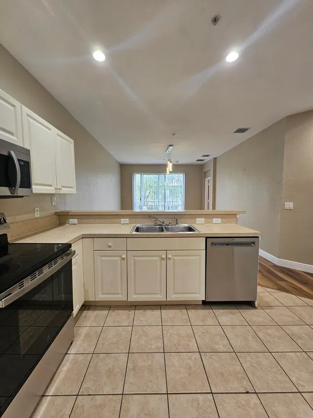  Residence photo 4