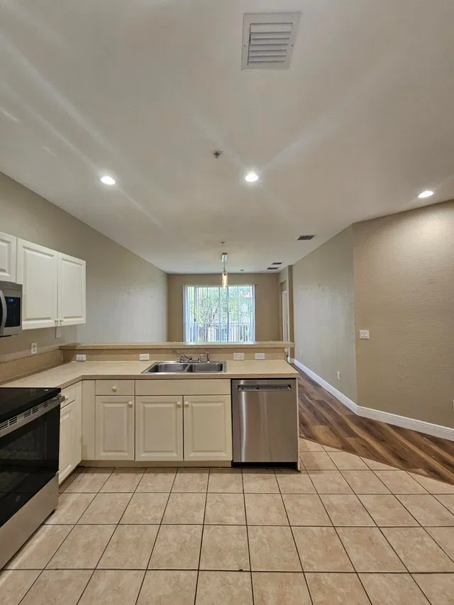 Residence photo 5