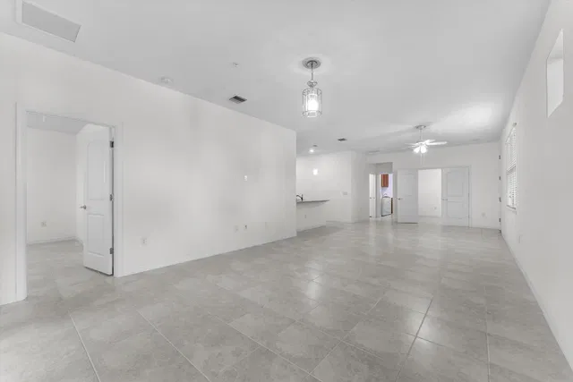  Residence photo 15