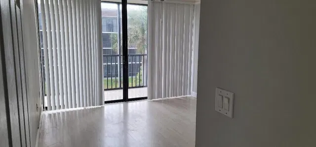 Unit 309 photo 10