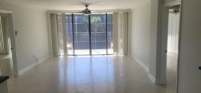 Unit 309 photo 11