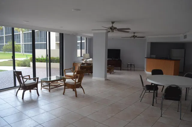 Unit 309 photo 28