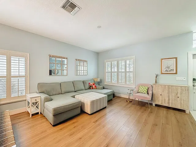  Residence photo 9