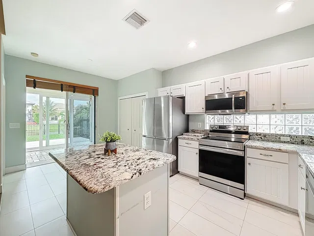  Residence photo 27