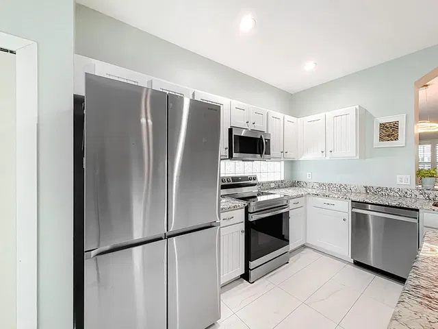  Residence photo 30