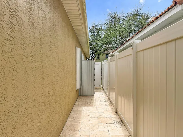  Residence photo 68