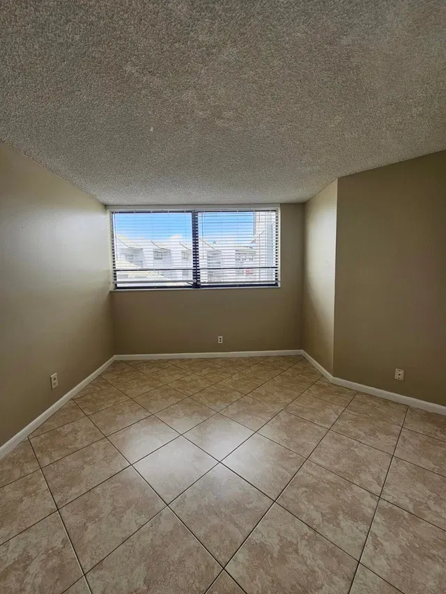  Unit 302 photo 8