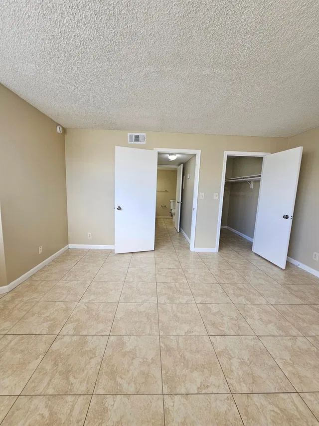  Unit 302 photo 10