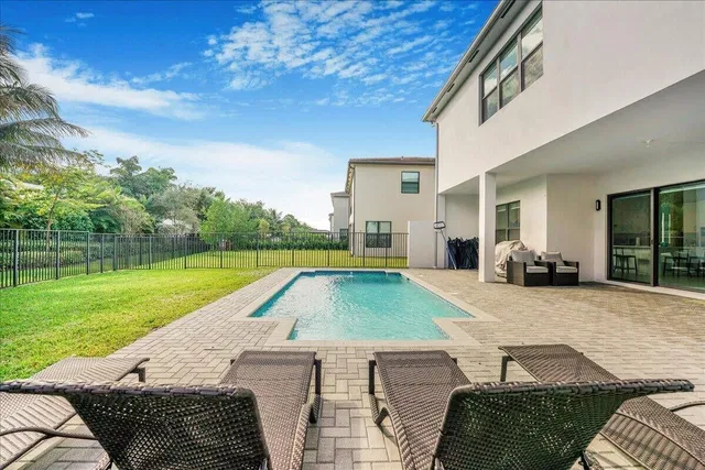 Boca Bridges Residence photo 27